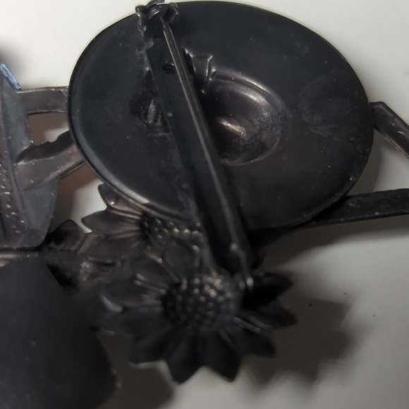 Vintage K&T Gardening‎ Garden Theme Brooch Pin Flowers Wheelbarrow Spade Seeds - Picture 5 of 5